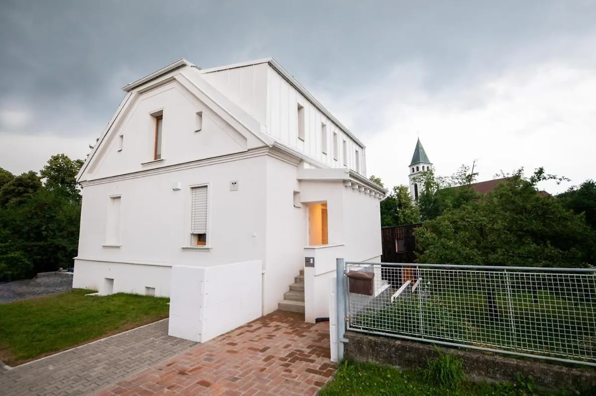 Tiny House, Podkrovni Apartman A Apartman S Vyhledem Do Zahrady Ostrava