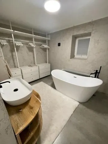 Tiny House, Podkrovni Apartman A Apartman S Vyhledem Do Zahrady Ostrava 0*,  Tjekkiet