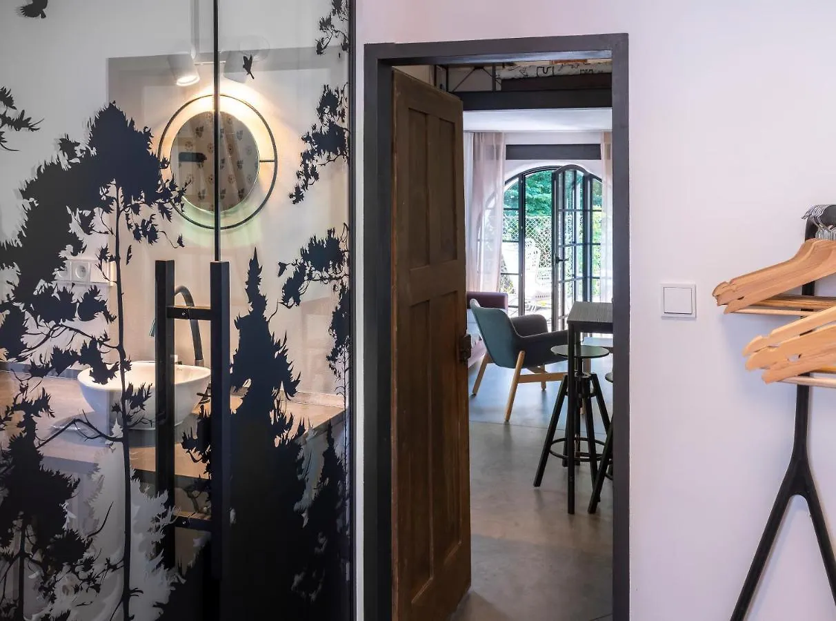 Apartment Tiny House, Podkrovni Apartman A Apartman S Vyhledem Do Zahrady Ostrava