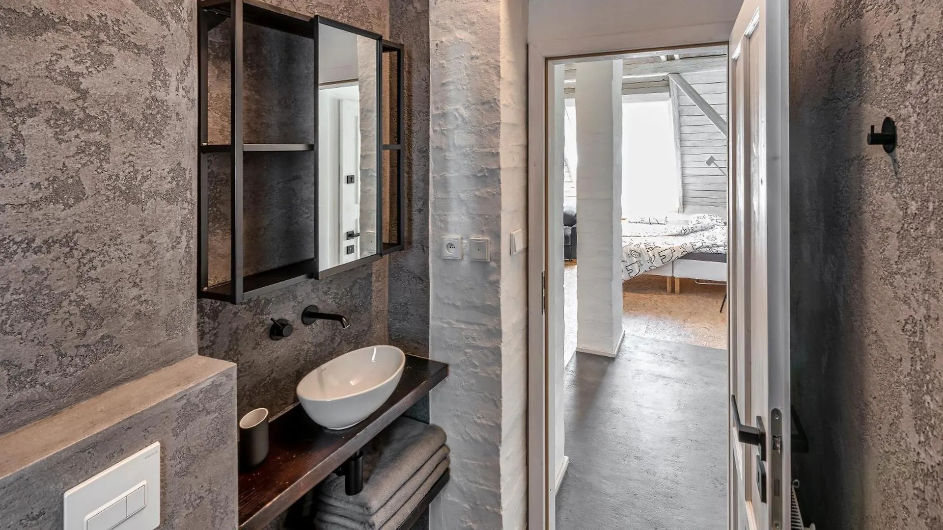 Tiny House, Podkrovni Apartman A Apartman S Vyhledem Do Zahrady Ostrava Apartment